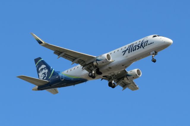 Embraer 175 (N176SY)