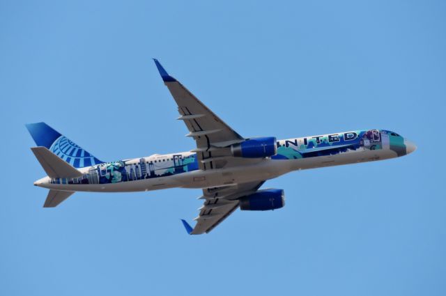 Boeing 757-200 (N14102) - Minutes before landing we have the United "Her Art Here - New York/New Jersey" livery, winter 2019.