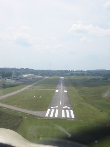 Piper Cherokee (N8471C) - New runway markings