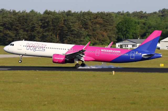 Airbus A321 (HA-LZM)