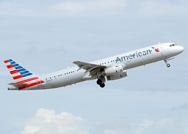 Airbus A321 (N584UW)