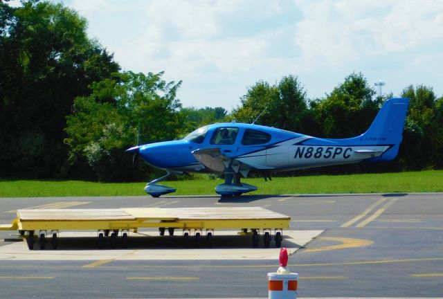 Cirrus SR-20 (N885PC)