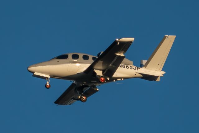 Cirrus Vision SF50 (N665JP)