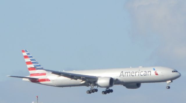 BOEING 777-300ER (N736AT)