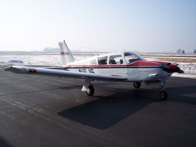 Piper Cherokee Arrow (N16JS)