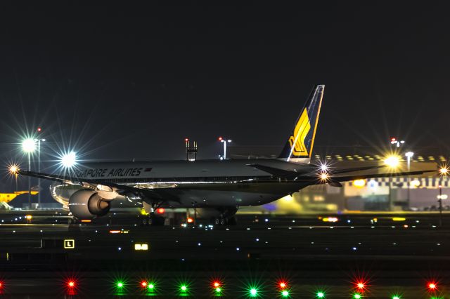 BOEING 777-300 (9V-SWB)