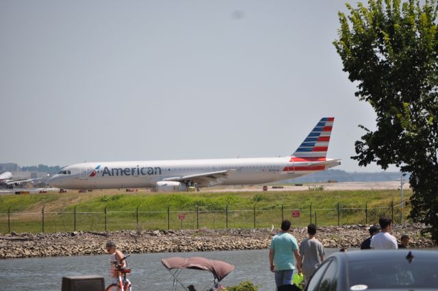 Airbus A321 (N584UW)