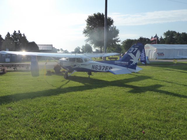 Cessna Skyhawk (N637ER)