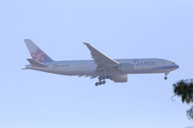 BOEING 777-200LR (B-18772)