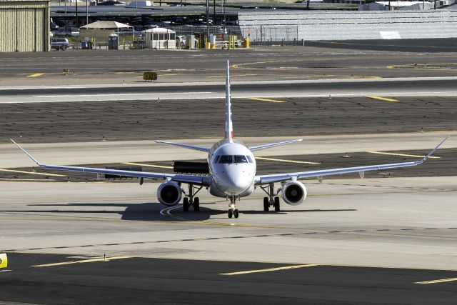 Embraer 175 (N311VE)