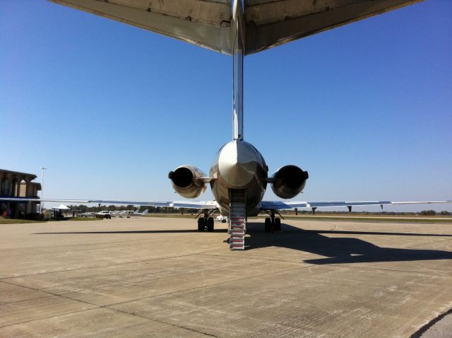 McDonnell Douglas MD-82 (N422AA) - American Airlines MD-82 landed at Southern Illinois Airport for the day. This was all part of American Airlines Aviation Career Day at Southern Illinois University. The Captain and F/O and other Crew on the airplane were all SIU Alumni. A very good Day for aviation students.