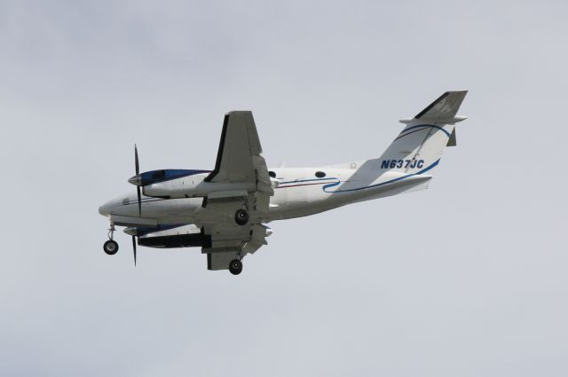Beechcraft Super King Air 300 (N637JC) - Super King Air 300 (N637JC) arrives at Sarasota-Bradenton International Airport following flight from Punta Gorda Airport