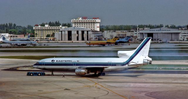 Lockheed L-1011 TriStar (N306EA)