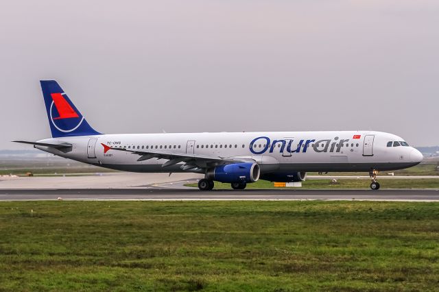 Airbus A321 (TC-ONS) - TC-ONS Onur Air Airbus A321-131 @ Frankfurt (EDDF) / 27.11.2014