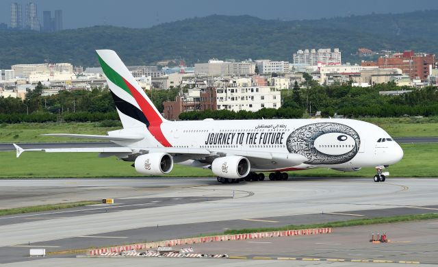 Airbus A380-800 (A6-EUY)