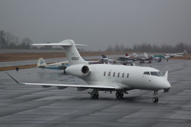 Bombardier Challenger 300 (N350AT)