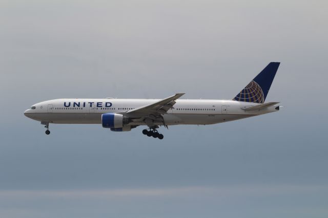 Boeing 777-200 (N779UA)