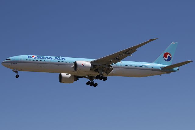 BOEING 777-300ER (HL8725) - on  28 December 2019
