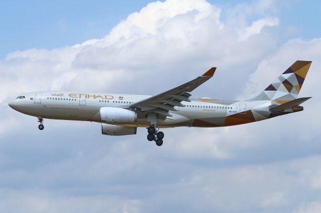 Airbus A330-200 (A6-EYD) - date: 16-Jul-2015