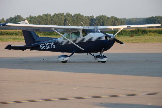 Cessna Skyhawk (N63279)