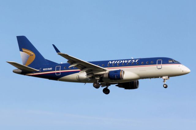 Embraer 170/175 (N823MD) - Taken On 03-22-2011