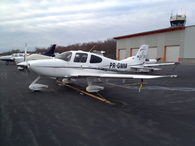 Cirrus SR-22 (PR-GMM)