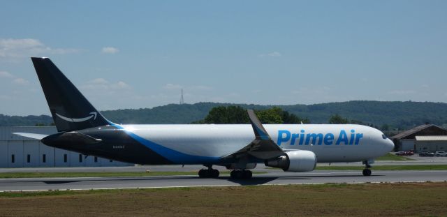 BOEING 767-300 (N449AZ) - Heading for departure is this 1990 Prime Air Boeing 767-3P6 from the Spring of 2022.