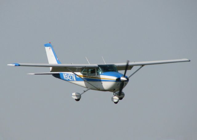 Cessna Skylane (N9427M) - Landing on 14 at the Shreveport Downtown airport.