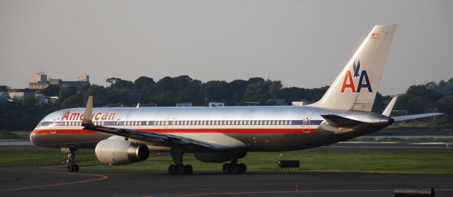 Boeing 757-200 (N187AN)