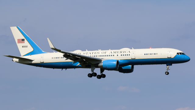 Boeing 757-200 (98-0003) - First Leady Of The United States Jill Biden was on board to watch Olympic games.br /SAM792 arrived at Yokota Air Force Base.