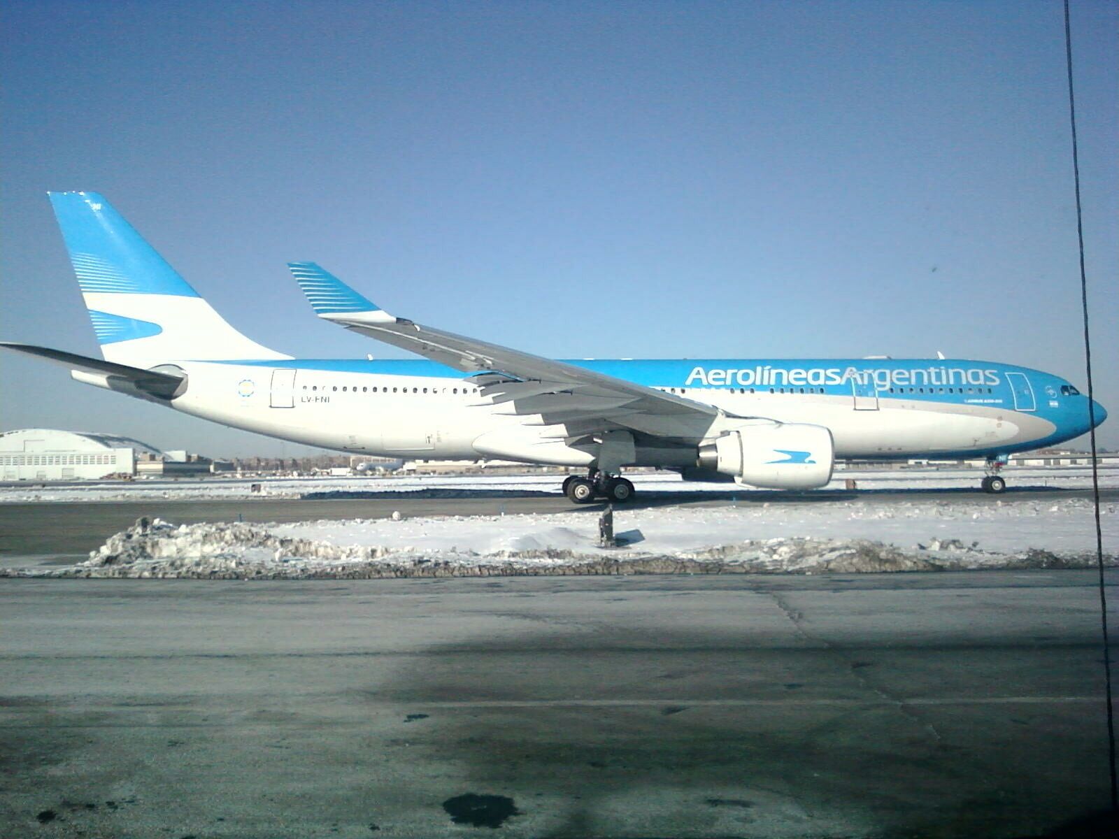 — — - A330-200