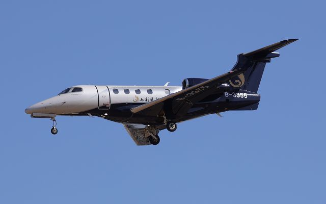 Embraer Phenom 300 (B-3355)