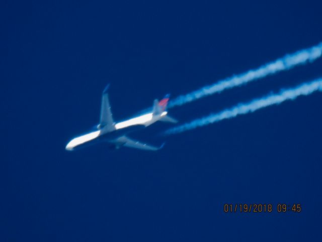 BOEING 767-300 (N191DN)