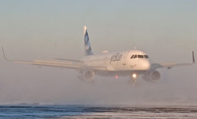 Airbus A320 (N827JB)