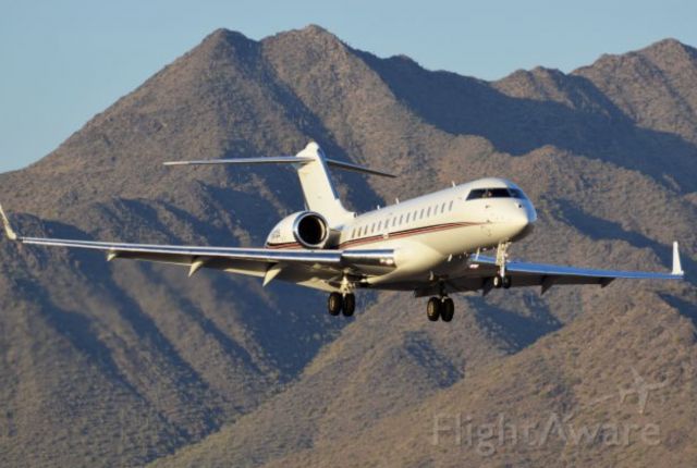 Bombardier Global 5000 (N878HL)