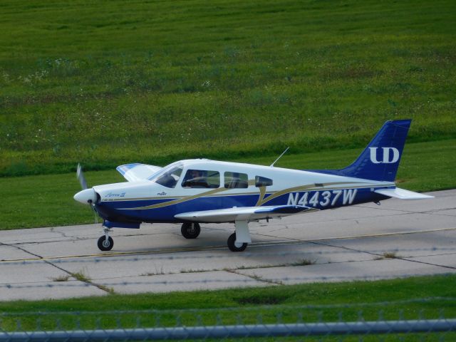 Piper Cherokee Arrow (N4437W)