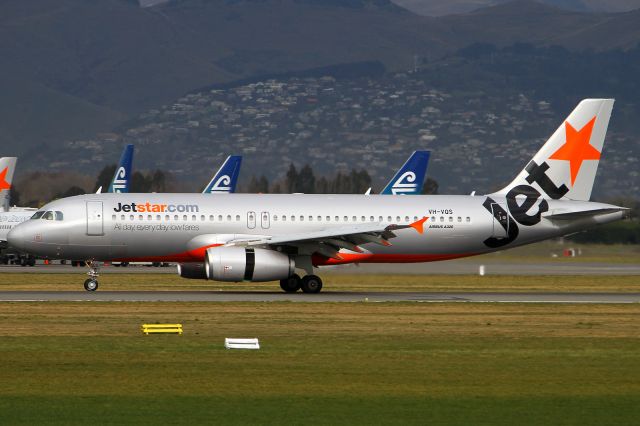 Airbus A320 (VH-VQS)