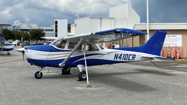 Cessna Skyhawk (N410ER) - 7/18/22 - 172S11441 retired ERAU a/c. Still registered as N410ER at this time despite wearing N410CR.