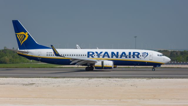 Boeing 737-700 (EI-EPB)