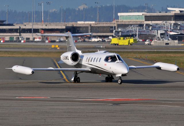 Learjet 35 (C-GIWO)