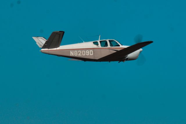 Beechcraft 35 Bonanza (N8209D)