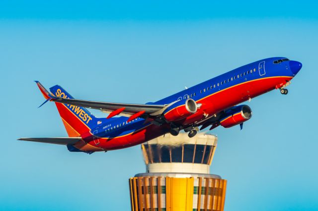 Boeing 737-800 (N8631A) - A Southwest 737-800 taking off from PHX on 1/25/23. Taken with a Canon R7 and Tamron 70-200 G2 lens.