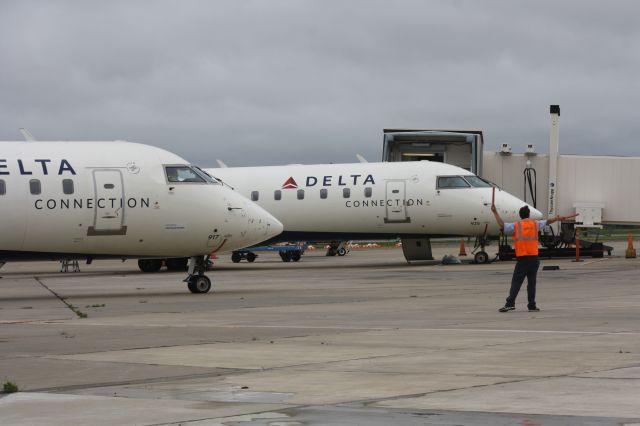 Canadair Regional Jet CRJ-200 —