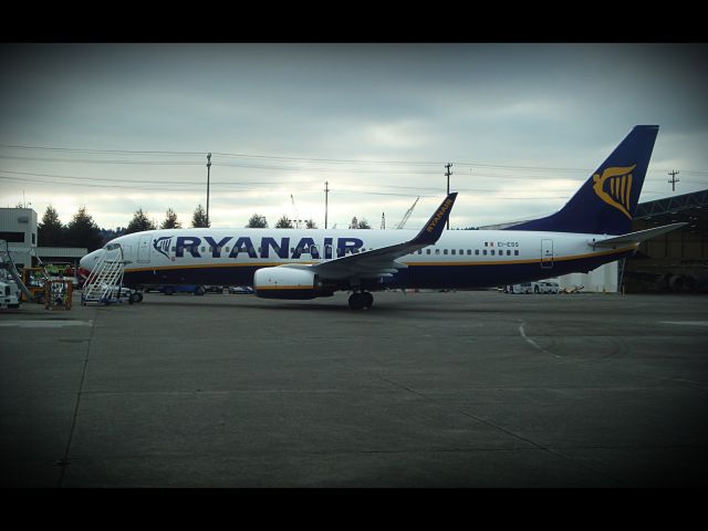 Boeing 737-800 (EI-ESS)