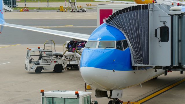 Boeing 737-800 (G-TAWK) - G-TAWK on stand at BHX, before a flight to PMI in late July.