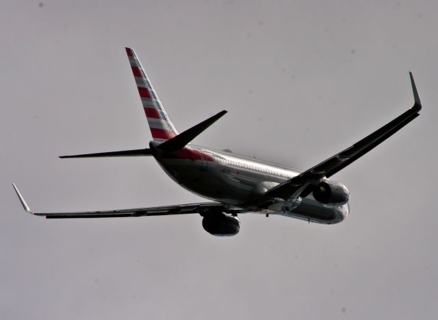 Boeing 737-800 (N854NN)