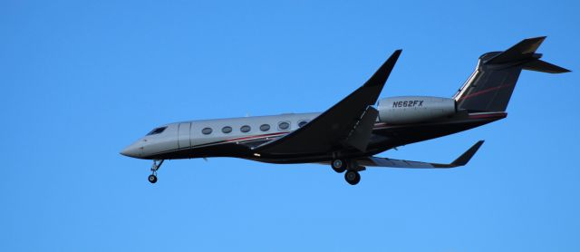 Gulfstream Aerospace Gulfstream G650 (N662FX) - About to to touch down is this 2015 Gulfstream G650ER from late Winter 2024. PANC - KPNE