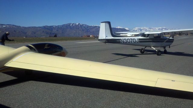 Cessna Skyhawk (N3070J) - Spring Gliding