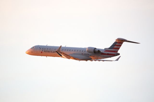 Canadair Regional Jet CRJ-700 (N727SK)
