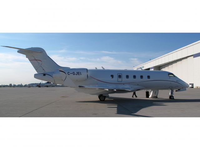 Bombardier Challenger 300 (C-GJEI)